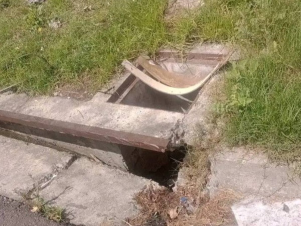 Exigen arreglo de un pozo en 8 y 74 que esta hace más de un año