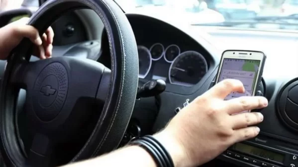 Se arrojó del auto en movimiento tras sufrir un violento asalto en La Plata