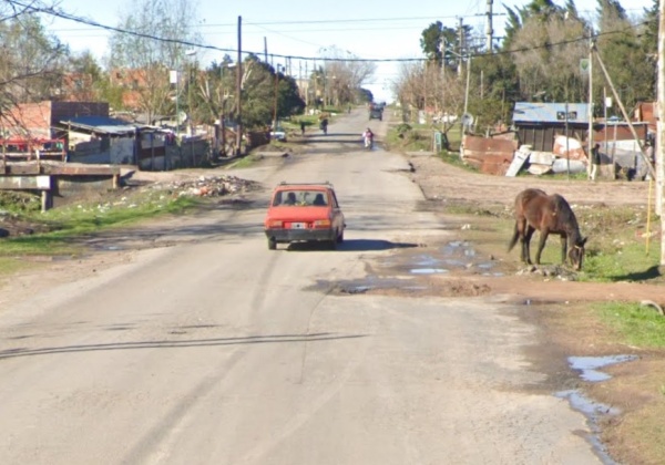 Vecinos reclaman un verdadero mejorado en 11 cuadras de Los Hornos porque est&aacute; intransitable