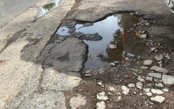 Así está la calle frente al Instituto Médico Platense: "Es un desastre"