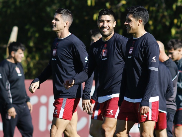 Domínguez explicó el motivo de la ausencia de todos los referentes y reveló el jugador que se lesionó ante Tigre