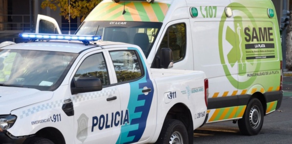 Un auto termin&oacute; incrustado en una verduler&iacute;a en City Bell