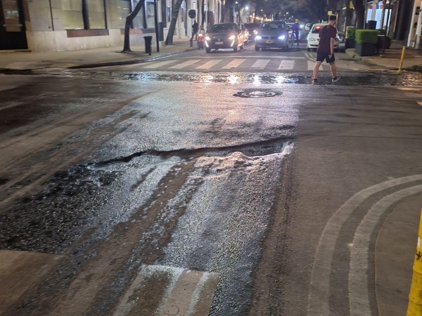 Reclaman que arreglen un importante cráter en 10 y 47