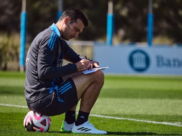 Scaloni analiza cambios para jugar en Barranquilla