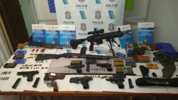 Cuatro ciudadanos chinos detenidos y un arsenal en el operativo "Armas de Oriente" en La Plata