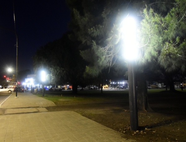Instalaron nuevas luminarias led en dos avenidas de Villa Elvira