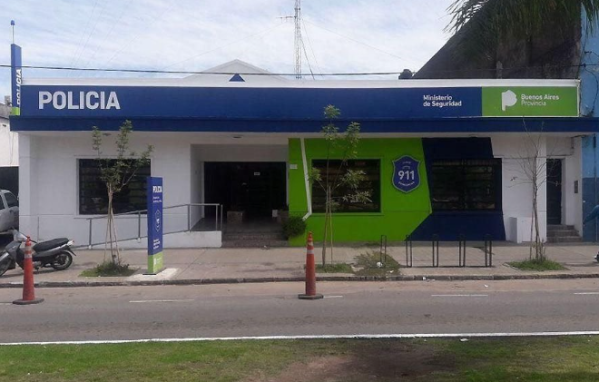 ¡De no creer! Quedó preso por robar en Los Hornos pero se escapó mientras los policías realizaban los papeleos