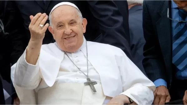 El Papa Francisco pasó una noche tranquila luego de sufrir una crisis respiratoria pero su estado sigue siendo preocupante