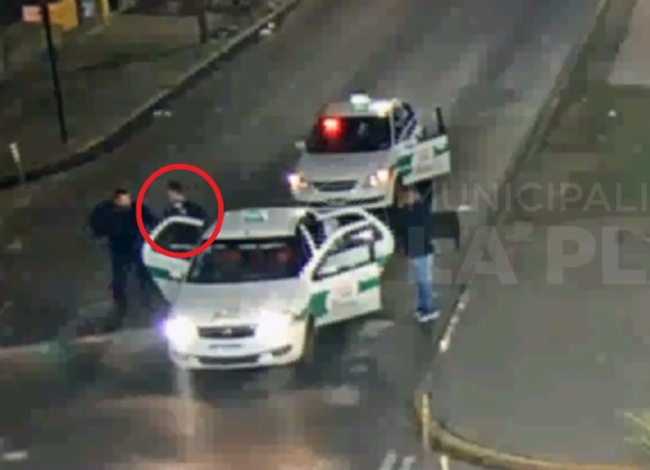 Quisieron robarle a un taxista en 1 y 60 pero un colega dio el aviso y no llegó lejos: todo quedó grabado