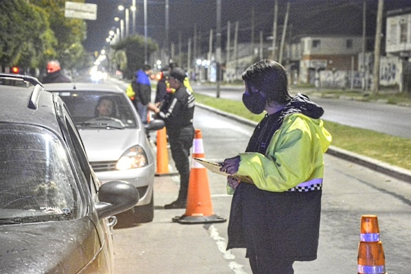 Secuestraron 20 vehículos y detectaron 5 casos positivos de alcoholemia en un operativo en La Plata