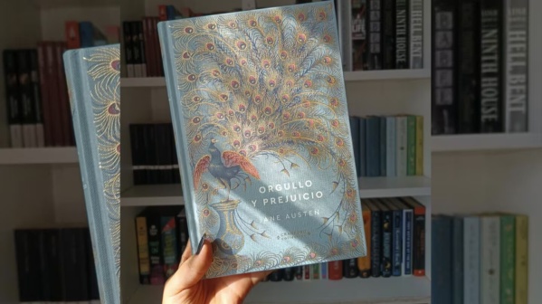 Furor en redes por una edición inédita de ‘Orgullo y Prejuicio’, la cual se vende en los kioscos de revistas a $2.990