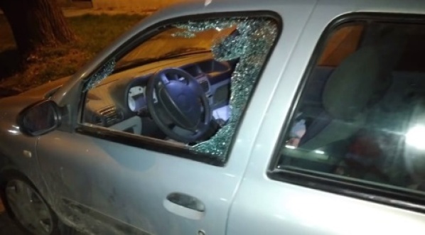 Rompi&oacute; una ventanilla de un auto en Villa Elvira, estaba a punto de robar pero huy&oacute; tras ser descubierto