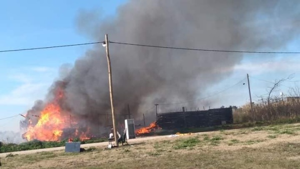 Un feroz incendio destruy&oacute; dos casas en Lisandro Olmos