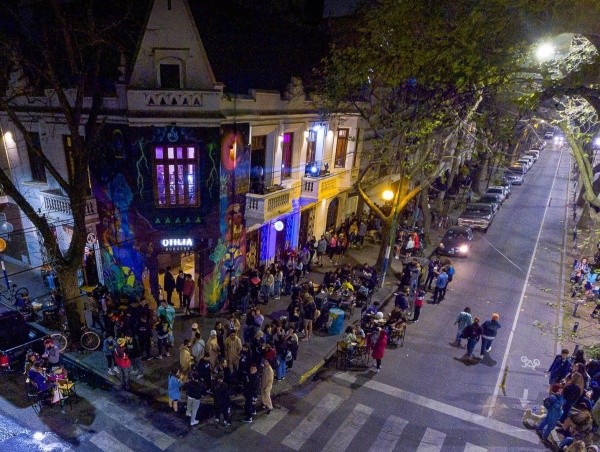 Un joven escaló cuatro metros para robar en un local gastronómico en pleno centro de La Plata y se alzó con 70 mil pesos