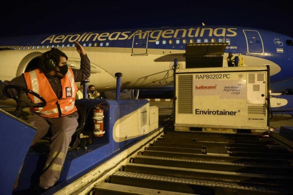 Este viernes parte un nuevo vuelo a China en busca de más dosis de Sinopharm