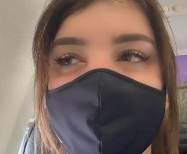 La arrestaron por llevar las cenizas de su novio dentro de ella: estaban dentro de un juguete sexual