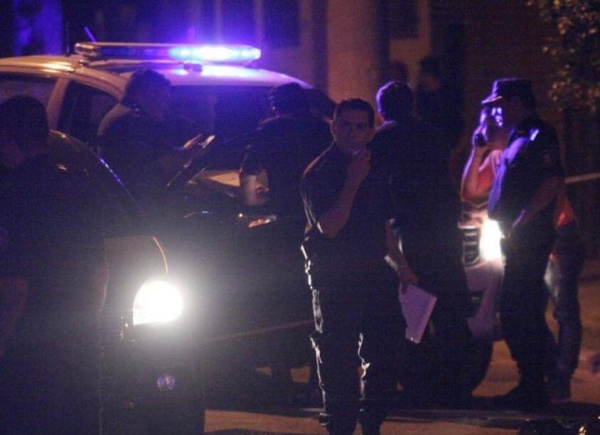 "Si no se puede sacar el anillo, la matamos": dramático robo en Los Hornos que duró más de dos horas