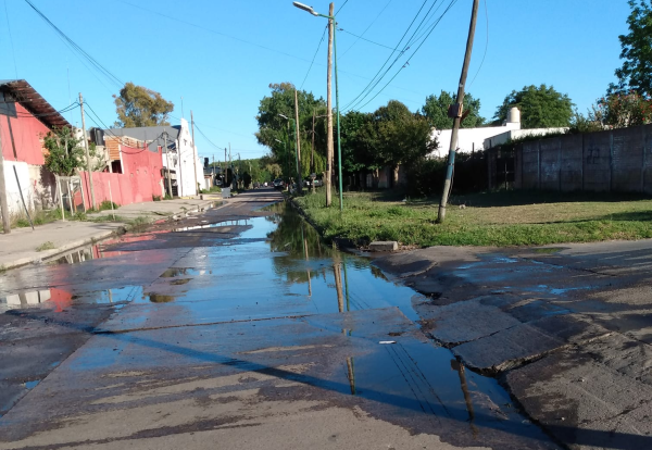En 80 y 134 indicaron que llevan 6 años conviviendo con charcos en la esquina