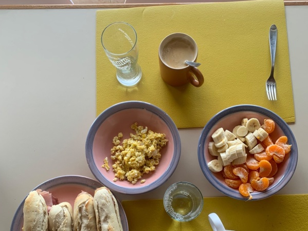 Quiso mostrar la merienda que le hizo a su pareja y desató comentarios insólitos