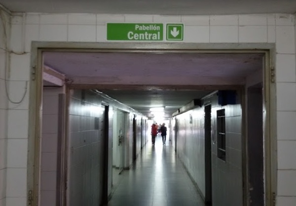 Falleció un hombre en el Hospital San Martín de La Plata y creen que es por consumir alcohol etílico con jugo