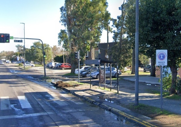 Falleció un hombre en una parada de micro de City Bell
