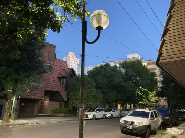&ldquo;La luz ni siquiera funciona&rdquo;: El reclamo de los vecinos de 11 y 42