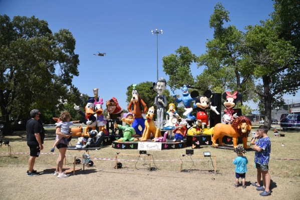 Direcciones, detalles y premios de los muñecos que arderán este fin de año en La Plata