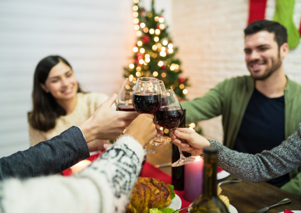 "Se siente el roble": se le acabo el "vino bueno" en Navidad y engañó a toda su familia con un increíble recurso