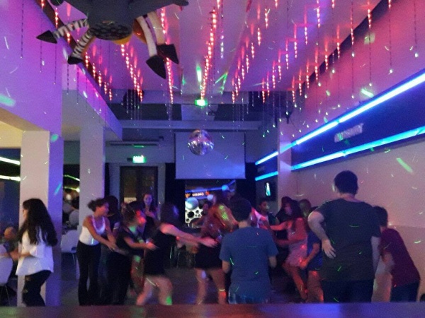 Una madre platense dej&oacute; a su hija en el cumplea&ntilde;os equivocado y la historia se volvi&oacute; viral