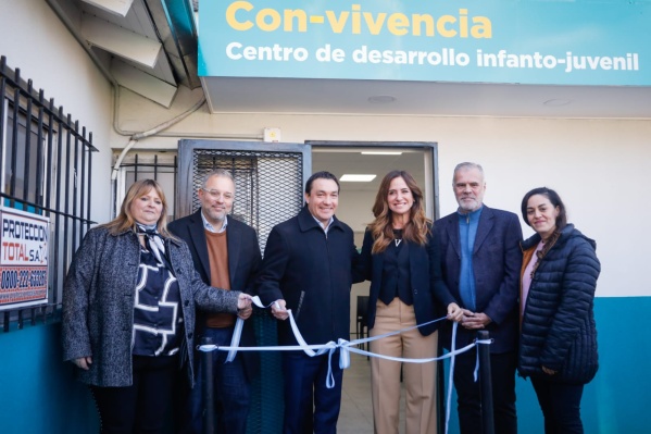 Tolosa Paz inauguró obras en Florencio Varela por 19 millones de pesos, y se entregaron insumos para un Polo Audiovisual