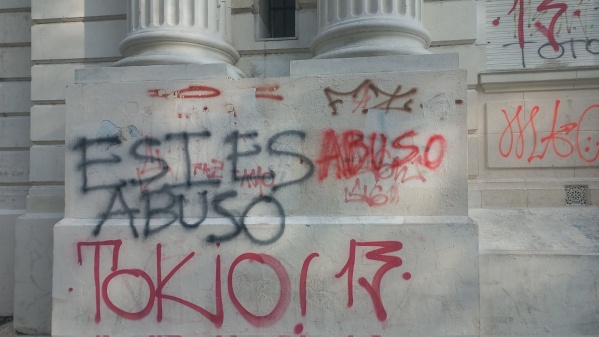 "Estamos organizando una respuesta pública por este vandalismo": aparecieron pintadas contra la "ESI" en escuelas platenses