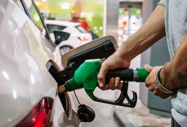 YPF se sumó a la suba de combustibles de Shell, Puma y Axion: corresponde al 4,5% permitido mensual