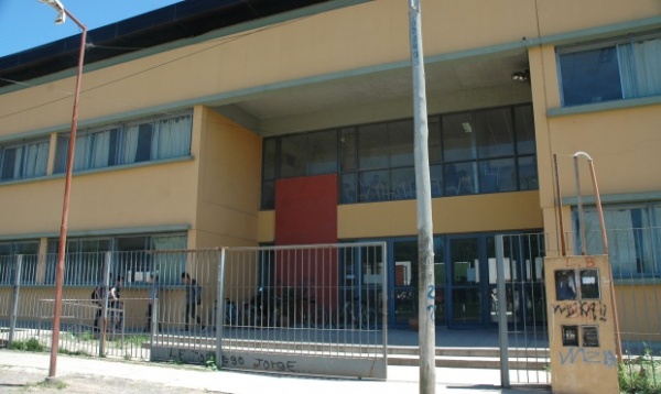 Denuncian que la Escuela 73 de La Plata no tiene clases por falta de agua