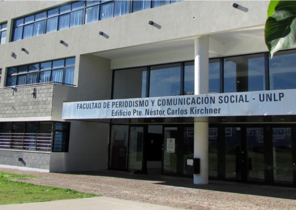 Asesinaron a un profesor de la Facultad de Periodismo durante una entradera en La Loma