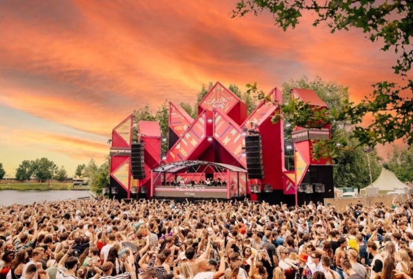 Más de mil personas se contagiaron coronavirus tras asistir a un festival de música en los Países Bajos