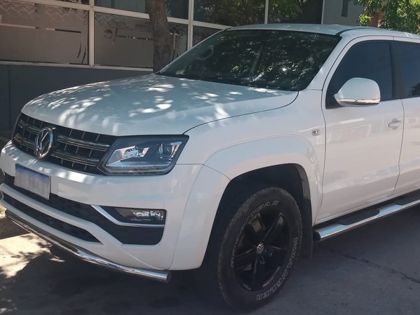 Un remisero robó una camioneta en La Plata y quiso escapar a toda velocidad de la Policía