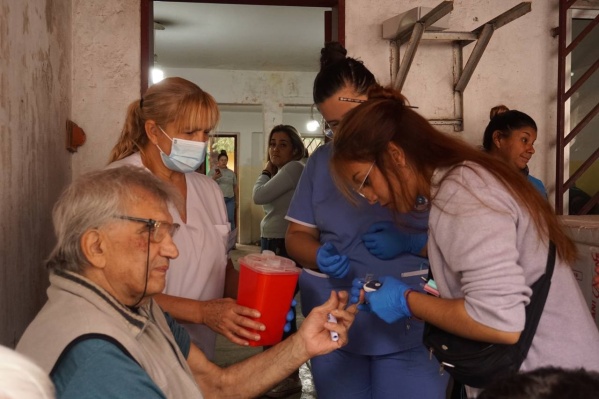 "La Salud con Cristina": La Cámpora desplegó controles bucales, visuales y físicos, y concientizaron sobre el dengue