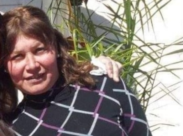 Quería festejar en Plaza Moreno, su pareja se quedó durmiendo en Los Hornos y desapareció: "Tiene el celular apagado"