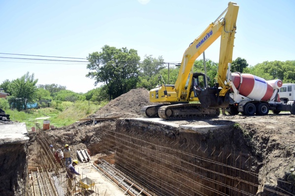 Avanza la construcci&oacute;n del puente vehicular y peatonal sobre Arroyo Garibaldi