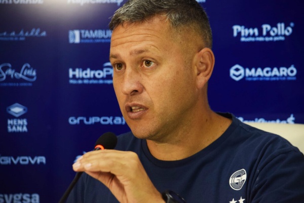 Diego Flores dejó en claro que su continuidad nunca estuvo en duda, bancó al plantel y pidió paciencia
