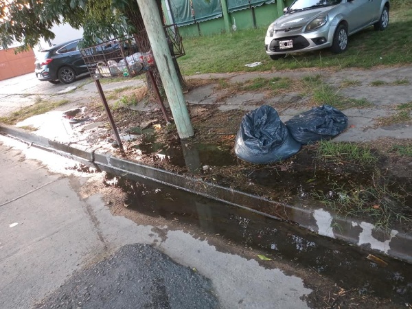 El colmo: Una gran pérdida de agua en Ringuelet genera baja presión