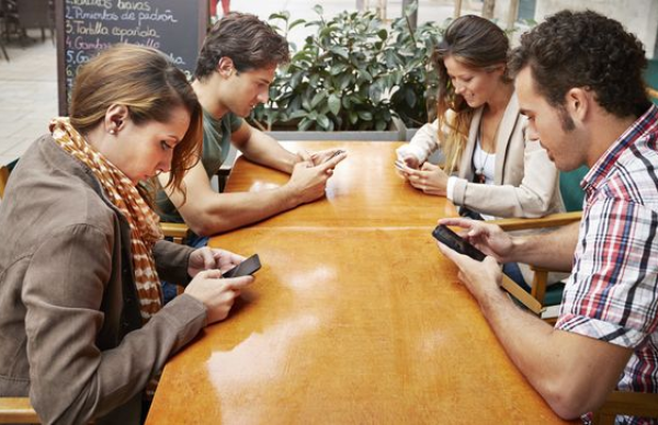 ¿Qué es el síndrome del "cerebro de pochoclo" que crece con el uso de las redes sociales?