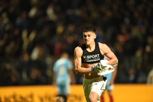 Sosa volvió a faltar y presiona para irse: ¿Cuál es la estrategia de la dirigencia del Lobo para vender al delantero?