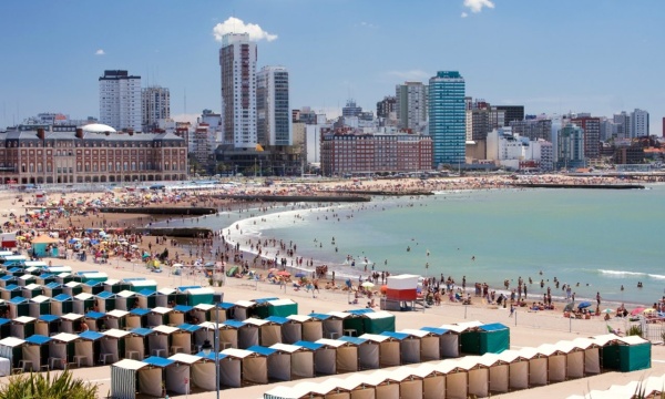 Una familia necesita al menos un millón y medio de pesos para disfrutar unas vacaciones en Mar del Plata
