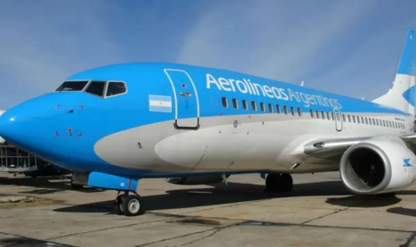 Aerolíneas argentinas denunció que la medida de fuerza del gremio de controladores aéreos afectó a cerca de 100 vuelos