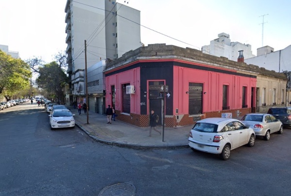 Saltaron un pared&oacute;n de tres metros en pleno centro para robar una casa pero los encontr&oacute; la polic&iacute;a