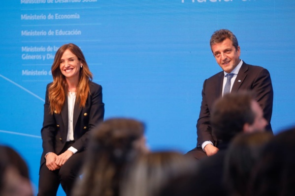 Tolosa Paz: "Massa está parado fuerte en la cancha tomando decisiones y medidas como ministro"