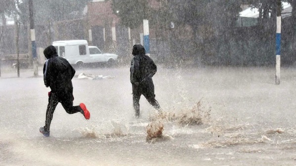 Dos barrios de La Plata sin luz tras la llegada de la tormenta