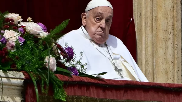 El Papa Francisco participó de una misa en medio de su recuperación y llamó a detener las guerras en el mundo
