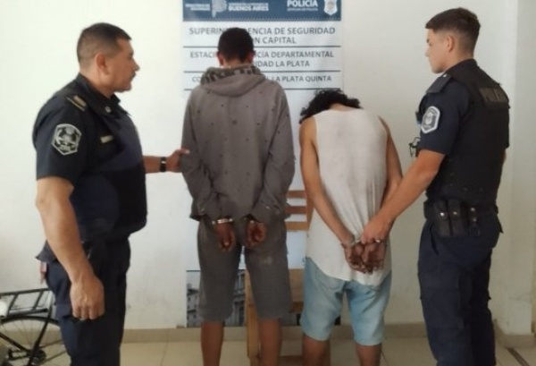 Robo a una repartidora en 68 y 17: hay dos detenidos, uno de ellos estaba con libertad condicional
